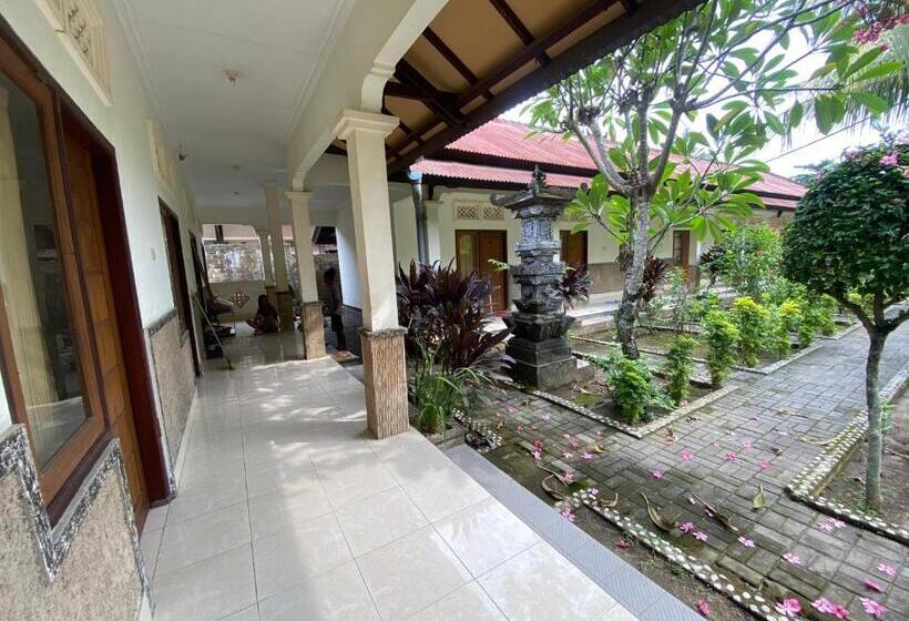 هتل Oyo 93657 Puri Batu Bolong