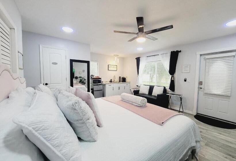 Пансион Modern Dream Rooms Suits   Private, Parking, Wi Fi, Netflix