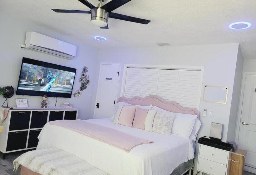 Пансион Modern Dream Rooms Suits   Private, Parking, Wi Fi, Netflix