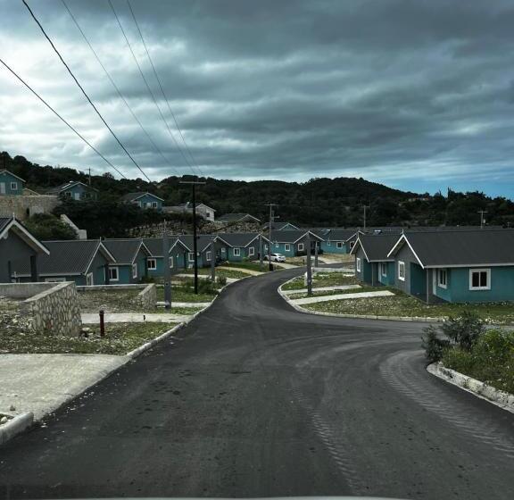پانسیون Sky View Villas @ Edmund Ridge Estate