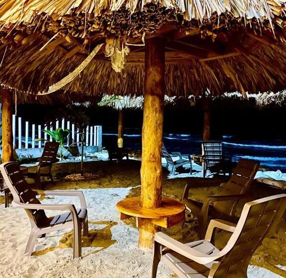 هتل Moñitos Beach