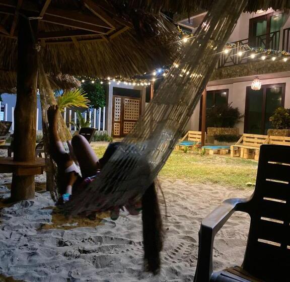 هتل Moñitos Beach