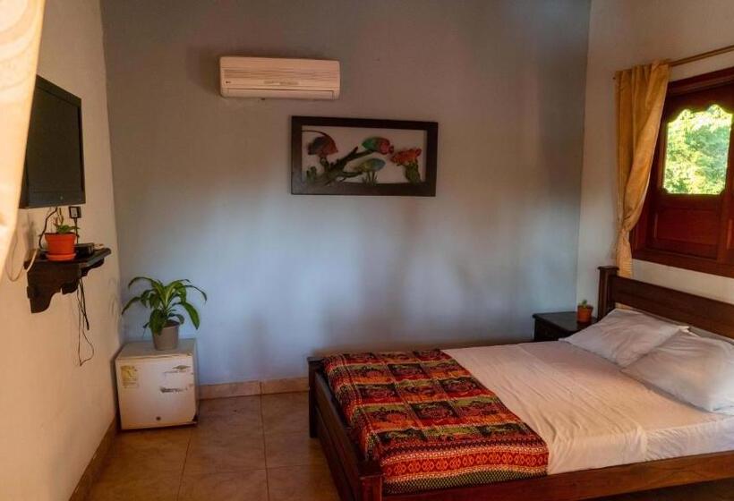 هتل Y Restaurante La Cachamera