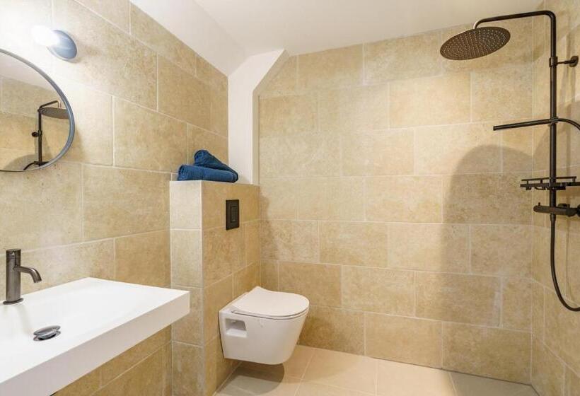 تختخواب و صبحانه La Conciergerie Biarritz