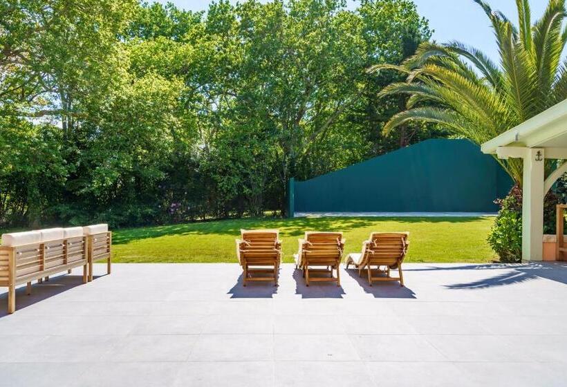 تختخواب و صبحانه La Conciergerie Biarritz