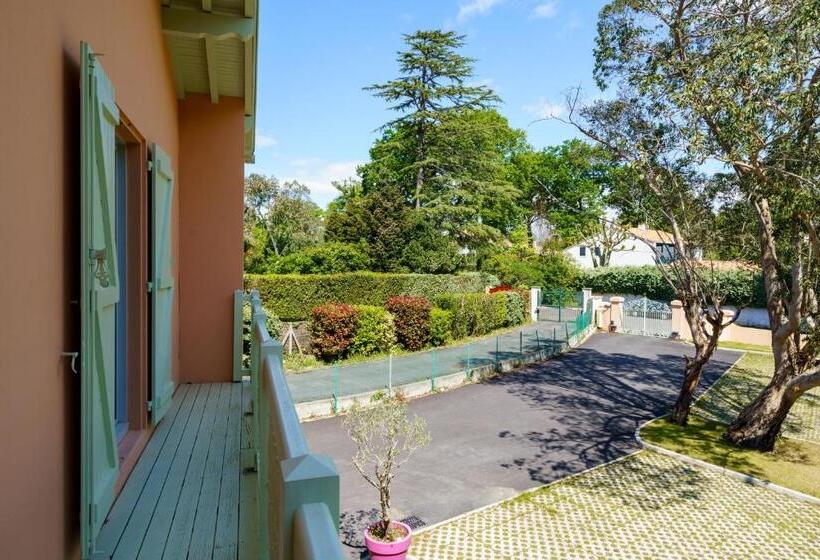 تختخواب و صبحانه La Conciergerie Biarritz