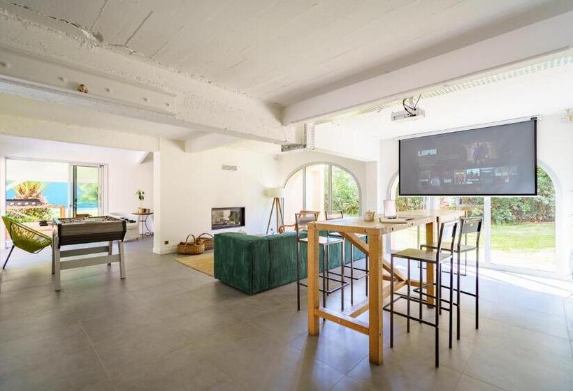 تختخواب و صبحانه La Conciergerie Biarritz