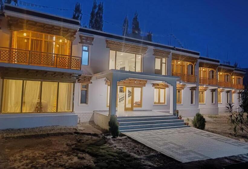 호텔 Karakoram Residency