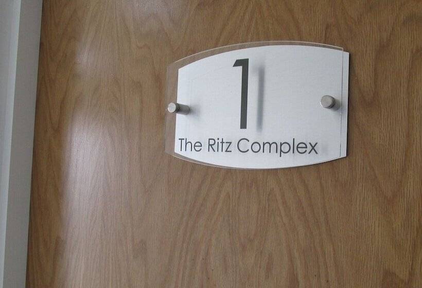 Отель Rooms At The Ritz Complex