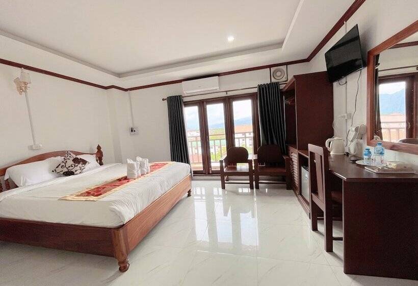 هتل Vangvieng Sisavang Mountain View