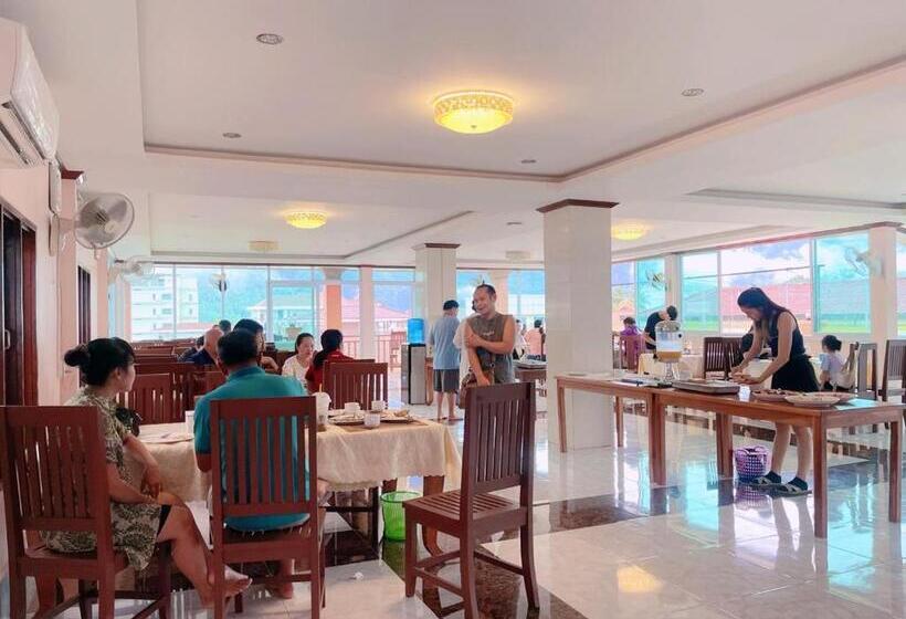 هتل Vangvieng Sisavang Mountain View