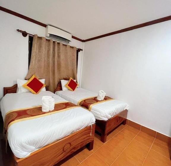 هتل Vangvieng Sisavang Mountain View