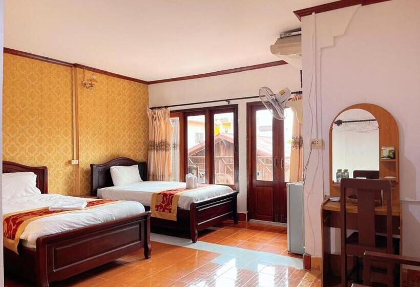 هتل Vangvieng Sisavang Mountain View