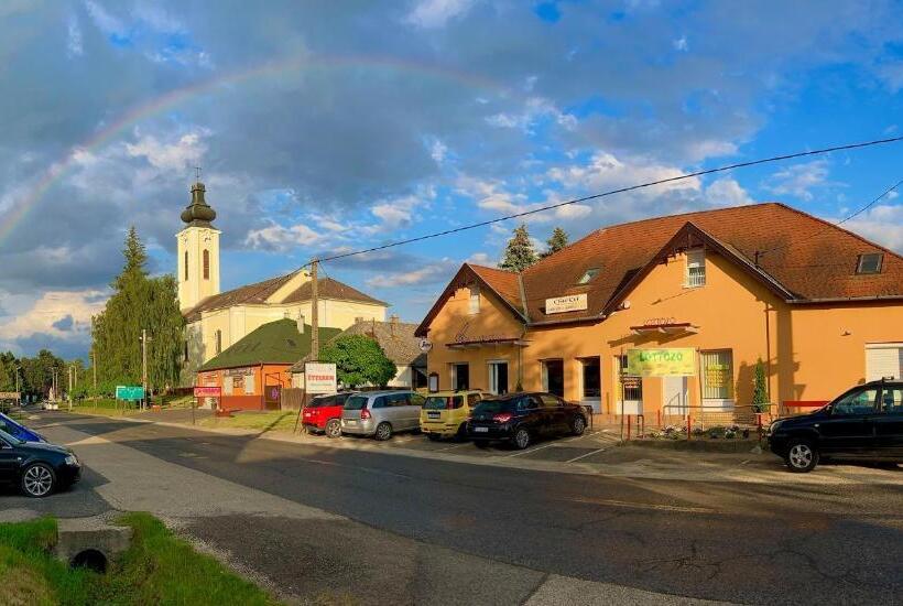 צימר Csata Vendéglő és Panzió