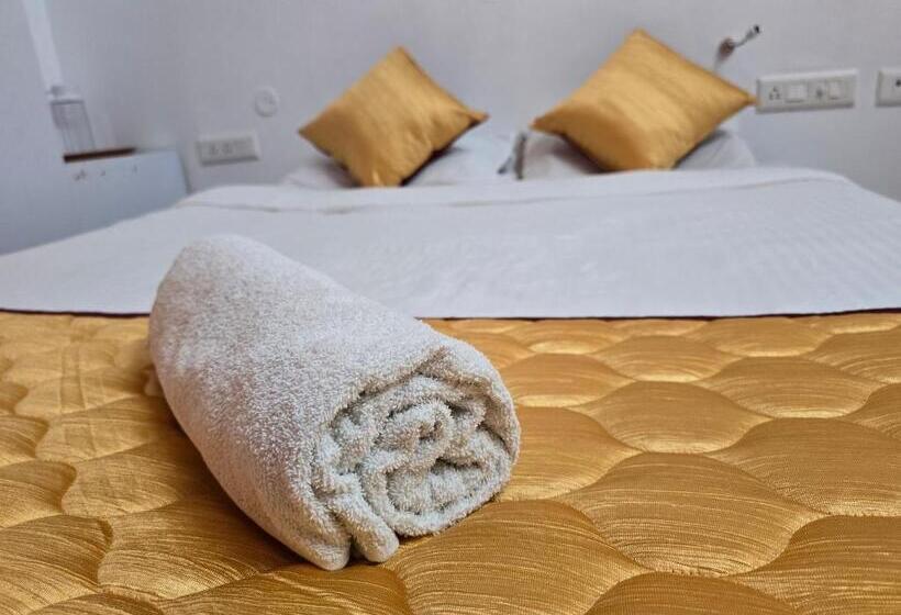 هتل The Sea Walk Beachside Serinity