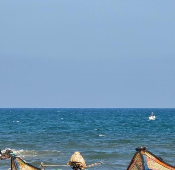 هتل The Sea Walk Beachside Serinity