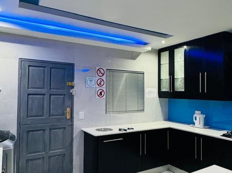 بنسيون Icebolethu Guest House