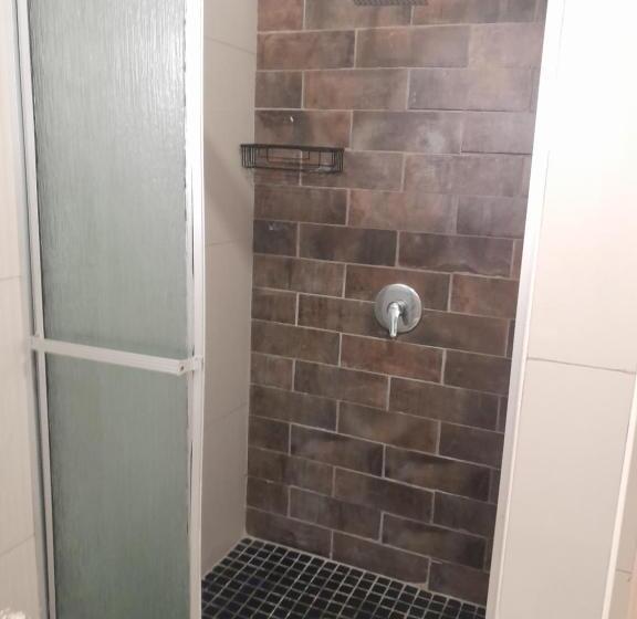 بنسيون Indaba Manor Guesthouse