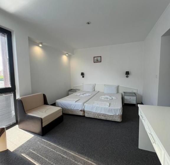 هتل Adeti Residence