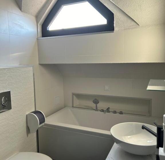 هتل Adeti Residence