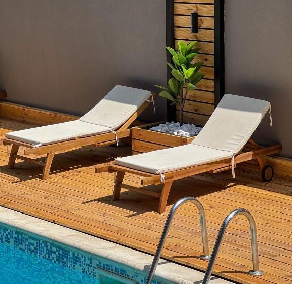 هتل Adeti Residence