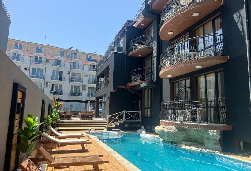 هتل Adeti Residence