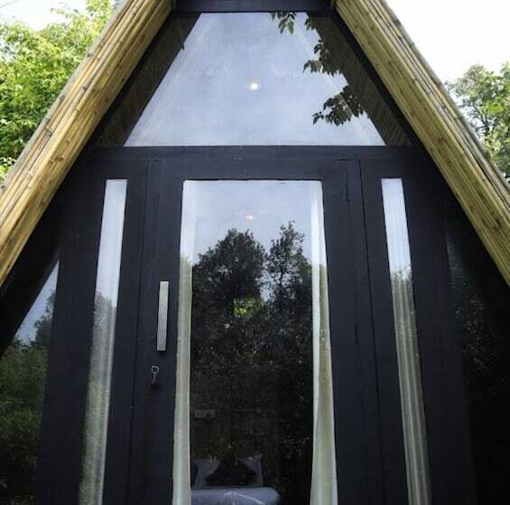 בית מלון כפרי Arahnyam Pool Side Cafe & Resort