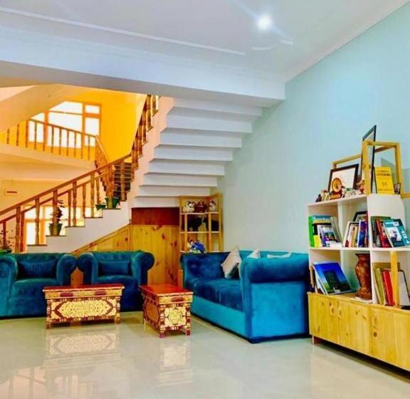 Отель Niran Boutique