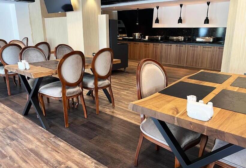 בית מלון כפרי Sera Lake Center