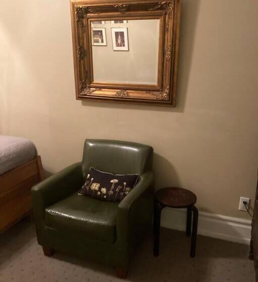 Private Room With Private Bath In B&b In Lakeview   2d