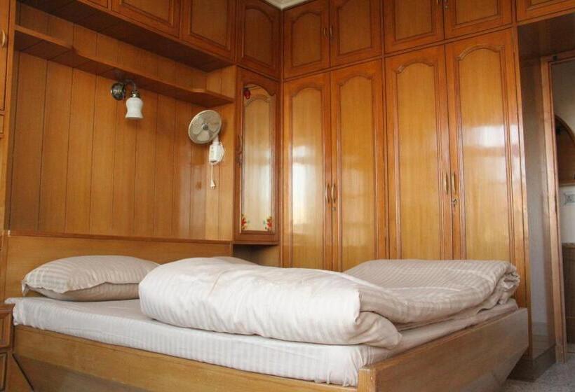 مبيت وإفطار Hem Kunj Estate