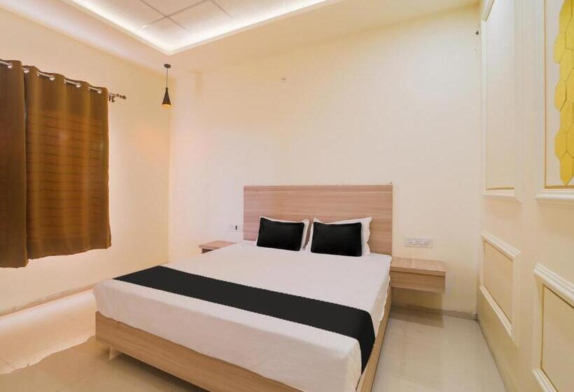 호텔 Oyo Saubhagya Shri Resort