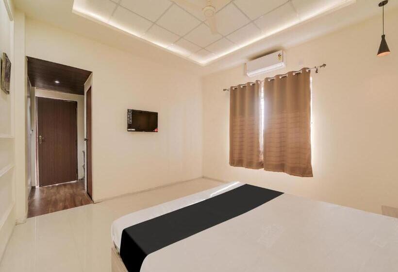 호텔 Oyo Saubhagya Shri Resort