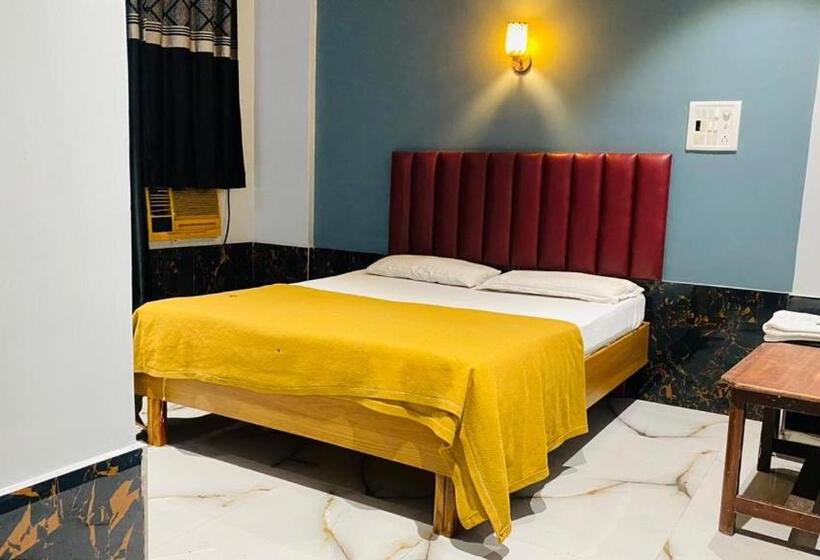Отель Shunty Lodging & Boarding