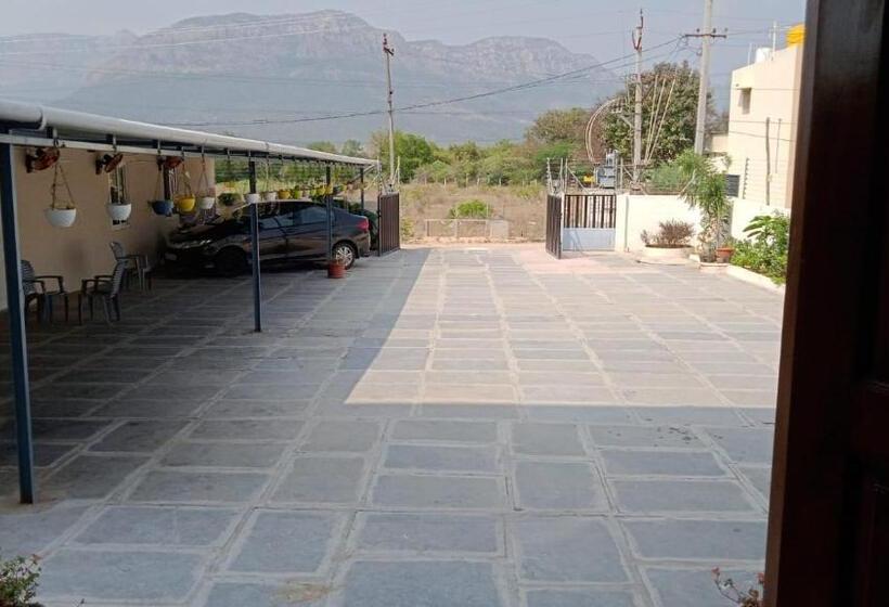 호텔 Sri Kamakshi Bhavan