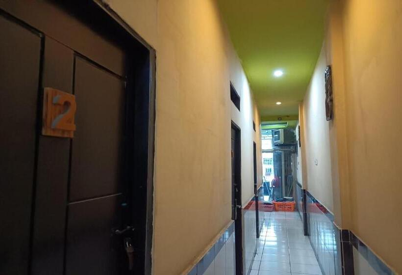 Oyo 93485 Hotel Kenzie Sentani