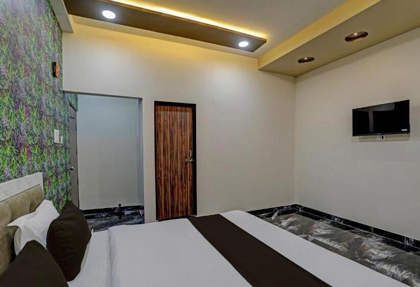 Oyo Hotel G L