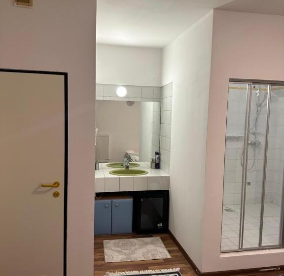 ペンション Privat Zimmer Eronn Vei̇tsch
