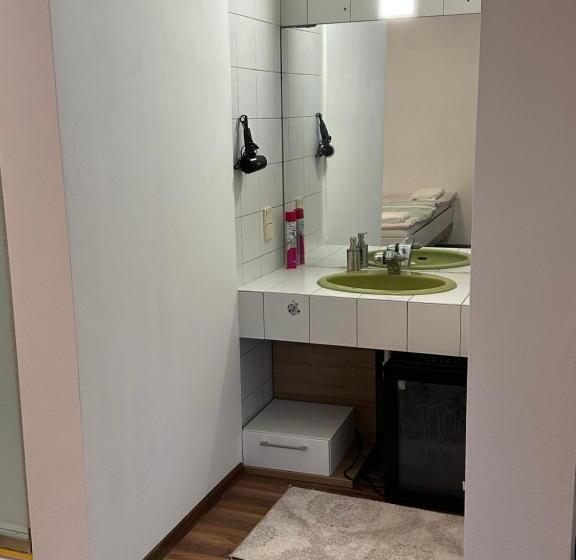 ペンション Privat Zimmer Eronn Vei̇tsch