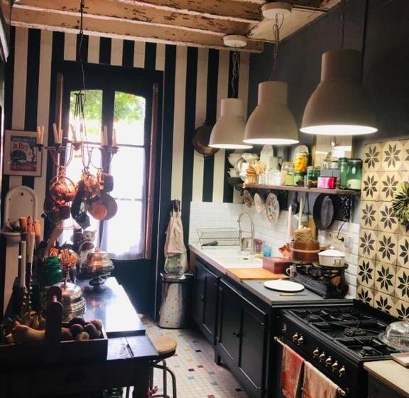 ベッドアンドブレックファースト Maison D'hôtes Les Volets Verts Et Sa Brocante