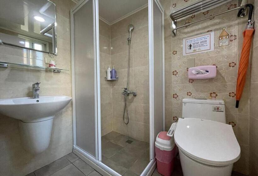 تختخواب و صبحانه N. Castle