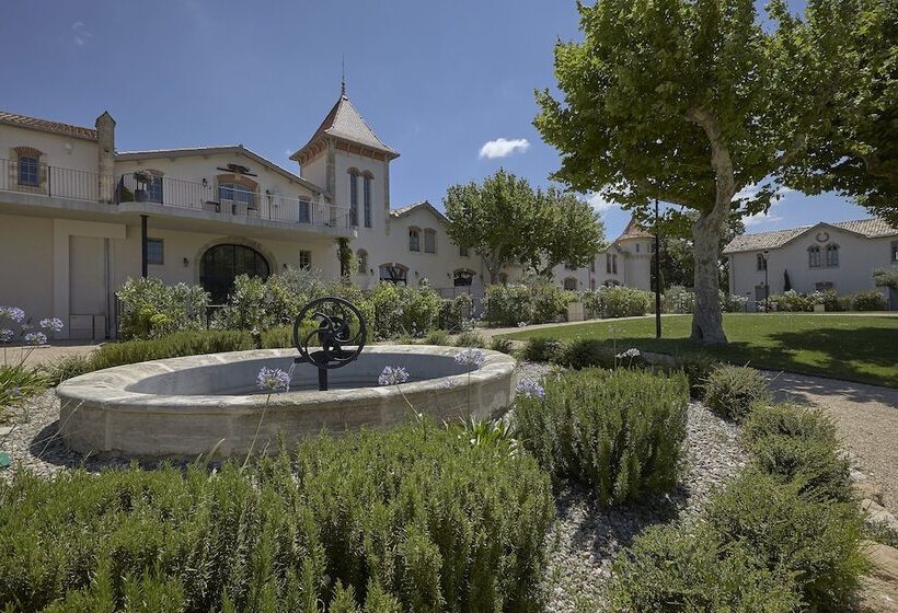 Отель Château St Pierre De Serjac