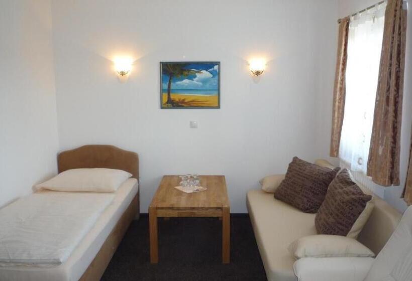 Отель Echinger Hof