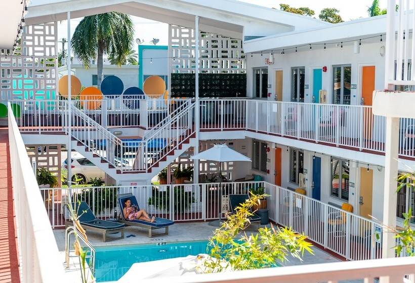 Waterside Hotel And Suites