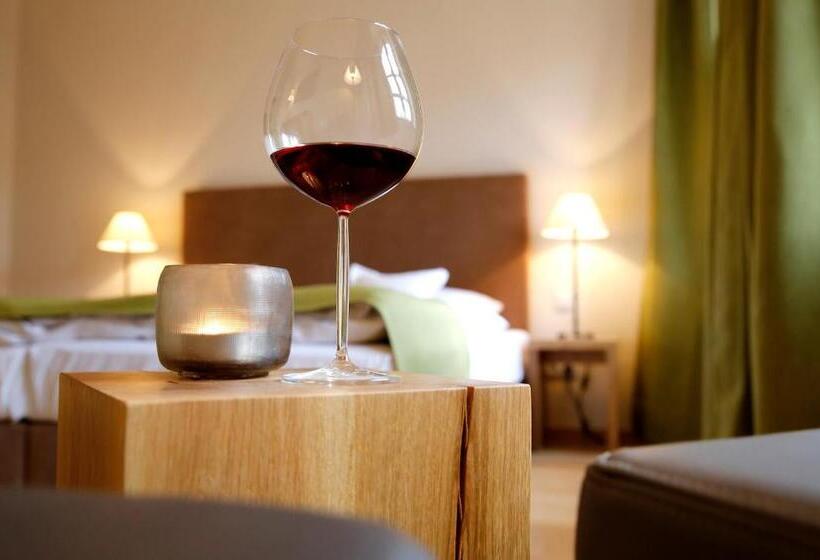 ホテル Weinkastell Zum Weissen Ross