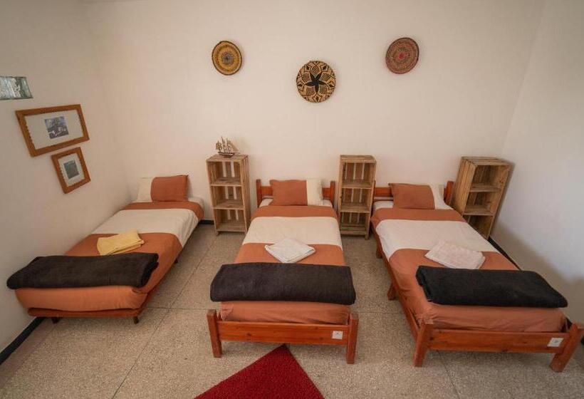 تختخواب و صبحانه Adventurekeys Surf Yoga Cowork