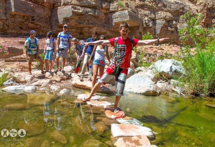 تختخواب و صبحانه Adventurekeys Surf Yoga Cowork