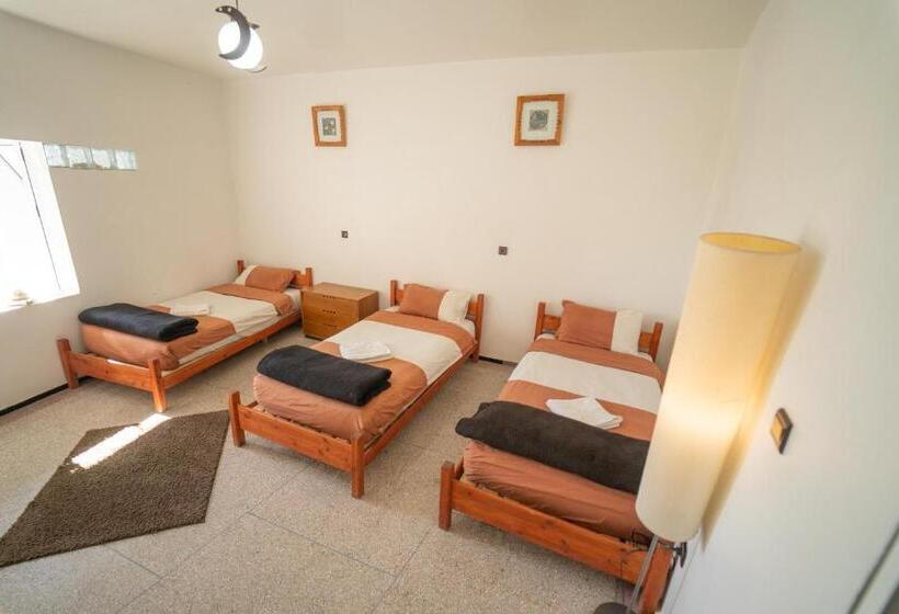 تختخواب و صبحانه Adventurekeys Surf Yoga Cowork