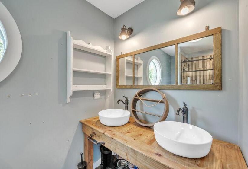 Отель Country Solitude Close To The Beach Farmhouse
