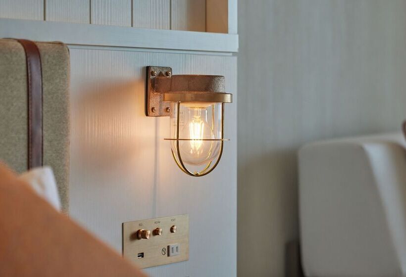 ホテル The Senagajima Storyline